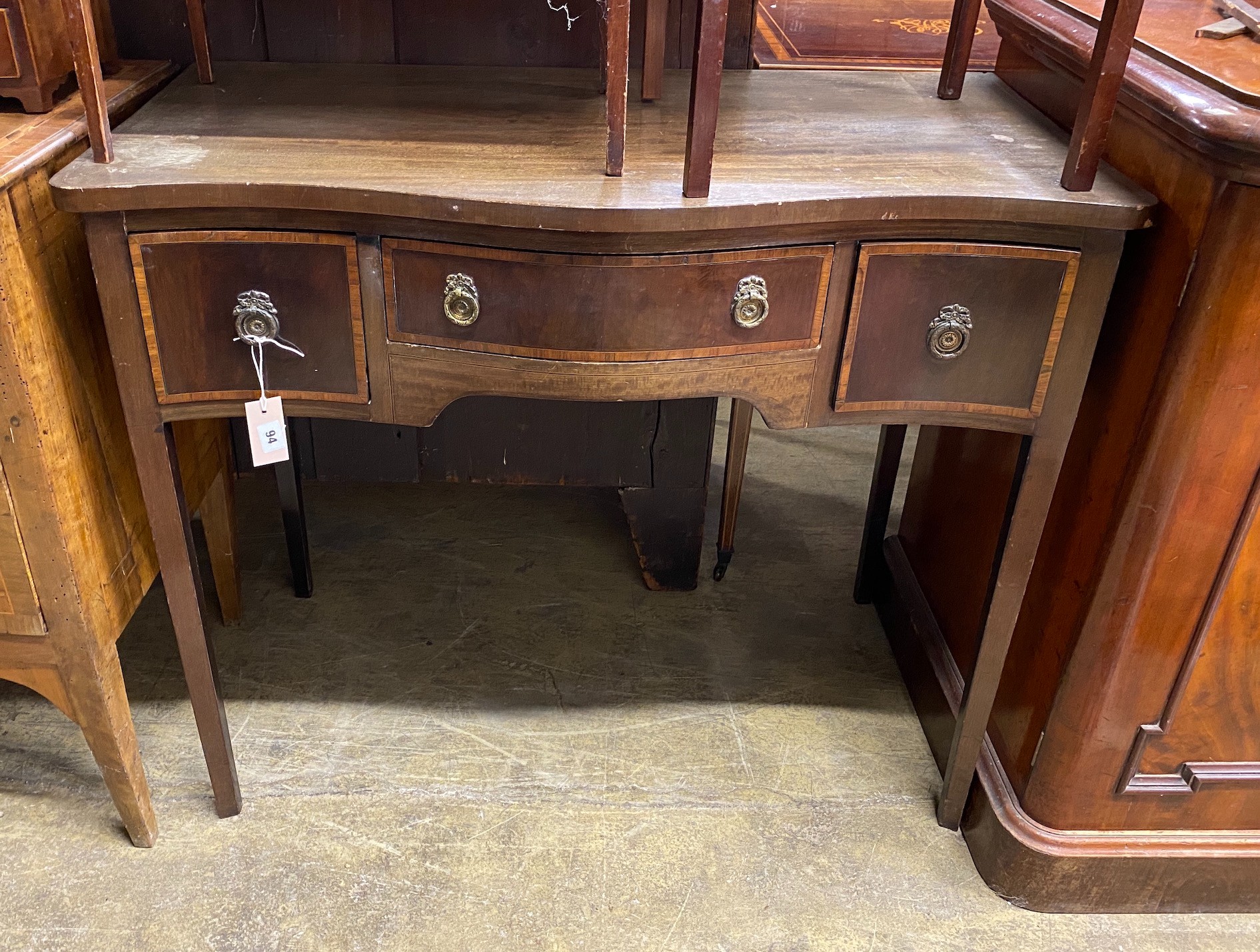 An Edwardian satinwood banded mahogany serpentine side table, width 100cm, depth 53cm, height 83cm